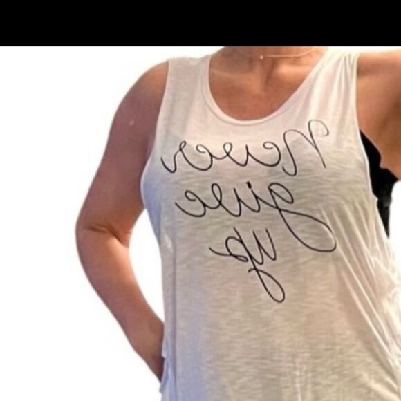 NWT Graphic “Never Give Up”Women's White Graphic Woven Side Tank Top L - Picture 3 of 8